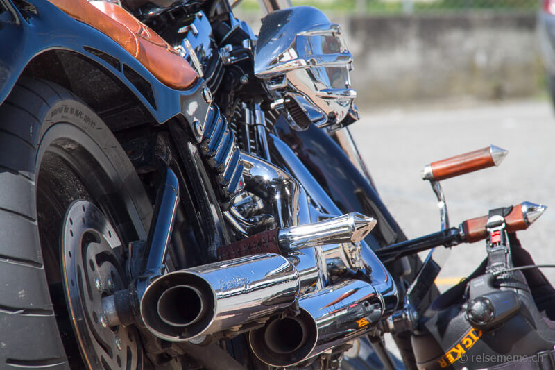 Spezial Auspuffanlage der Custom Harley-Davidson Softail