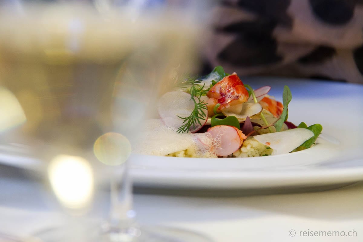 Food photography: Gambero Rosso, scallop, couscous, winter vegetable salad and 2011 Pinot Blanc, Barrique of the Zahner family, Rebgut Bächi, Zürich AOC