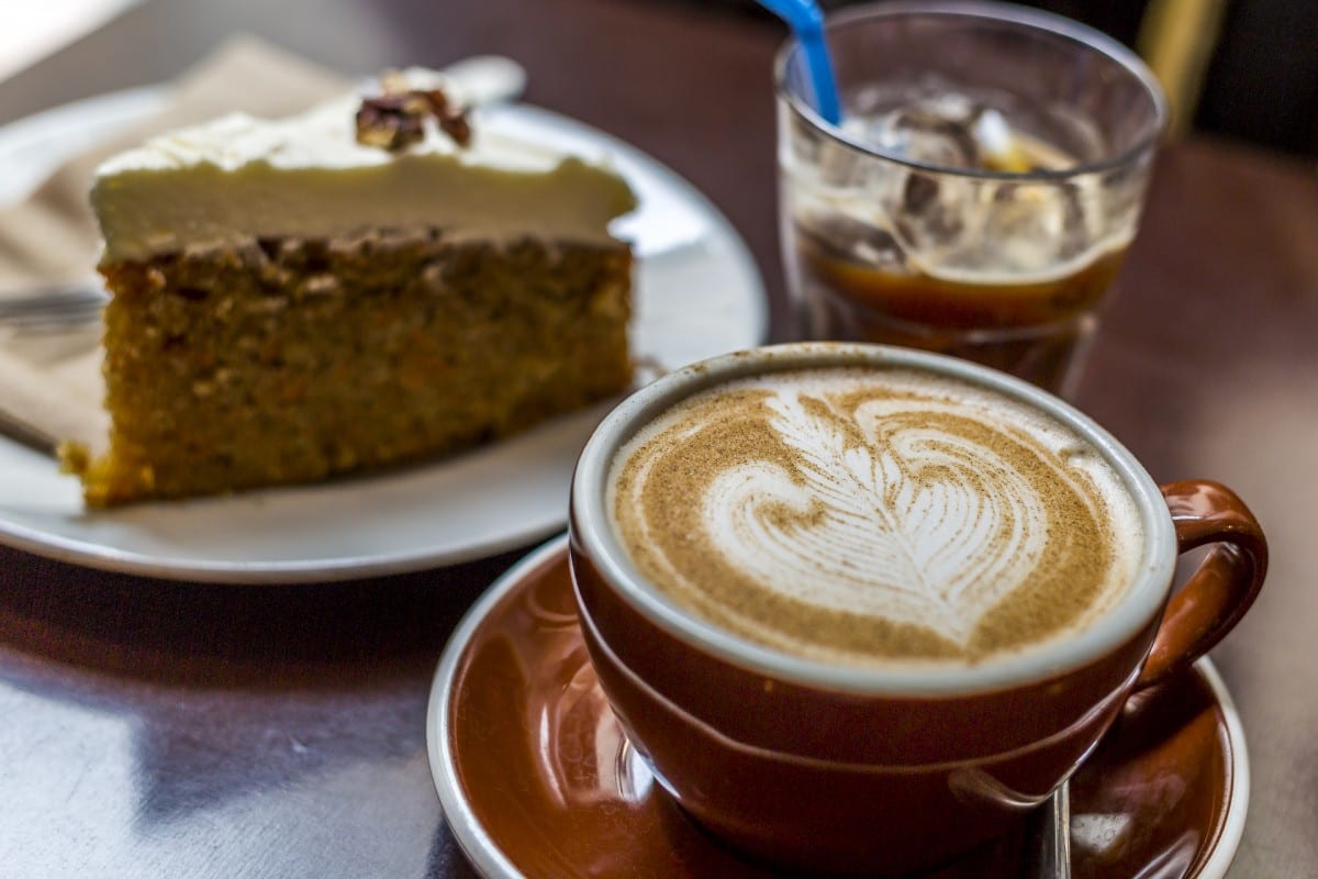 Food photography: Coffee and cake by Nicolas Glauser of travelita.ch