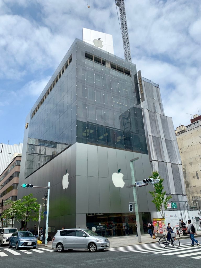 Aussenansicht des Apple Stores in Ginza