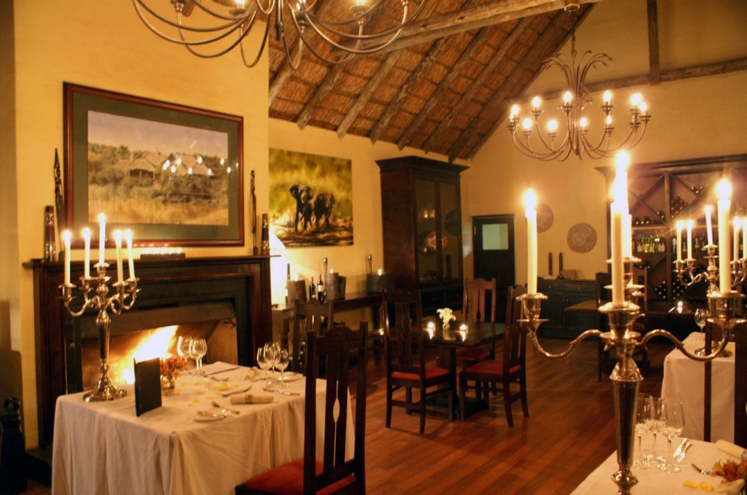 Dinner-Salon in der Kichaka Lodge