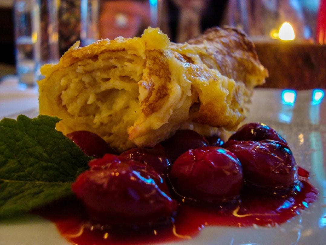 Kirschen-Dessert im Hotelrestaurant Holzleiten im Tirol