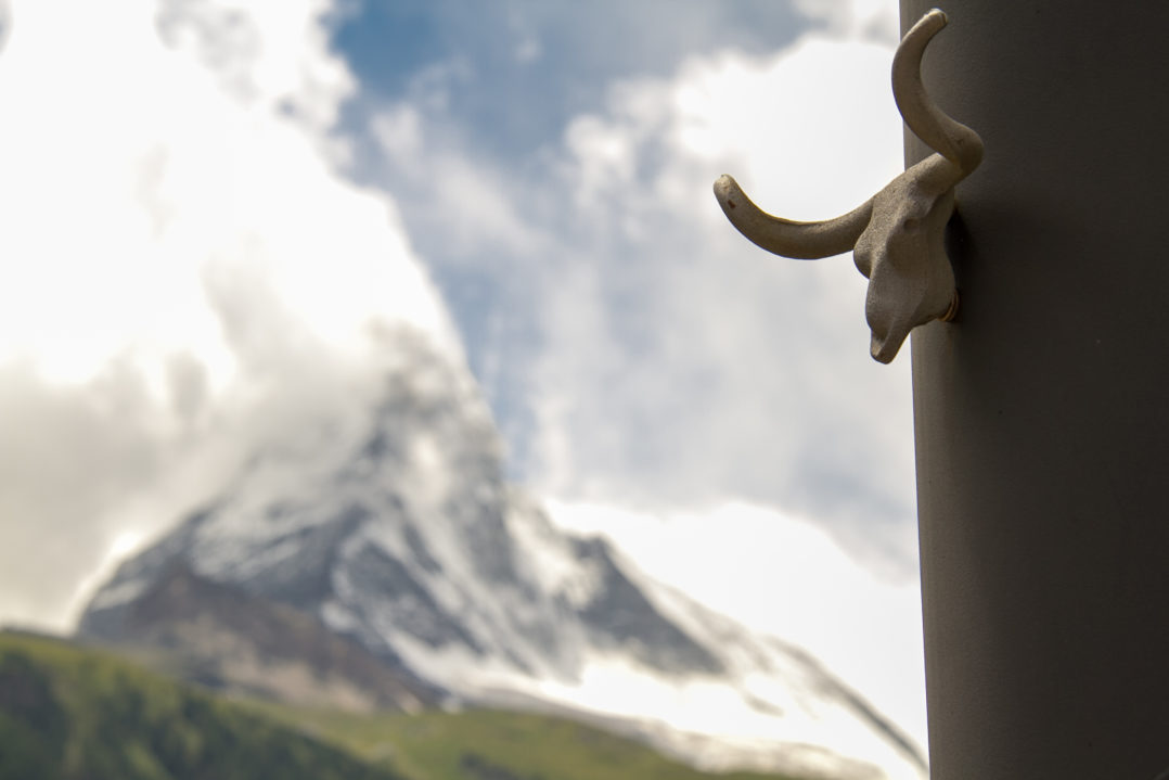 Sicht von der Terrasse des Sonnmatten Restaurants zum Matterhorn