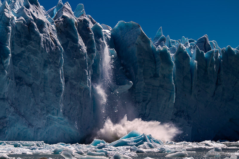 Perito-Moreno-Glacier-ice-breaking