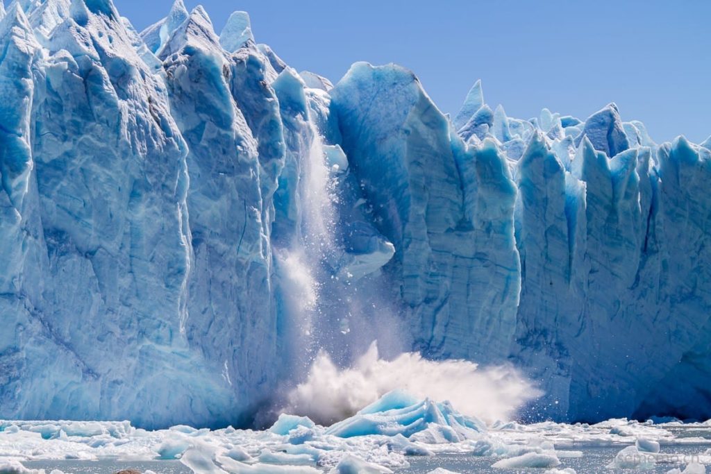 Erlebnis Patagonien: Perito Moreno Gletscher Perito Moreno Gletscher kalbert bei eitel Sonnenschein