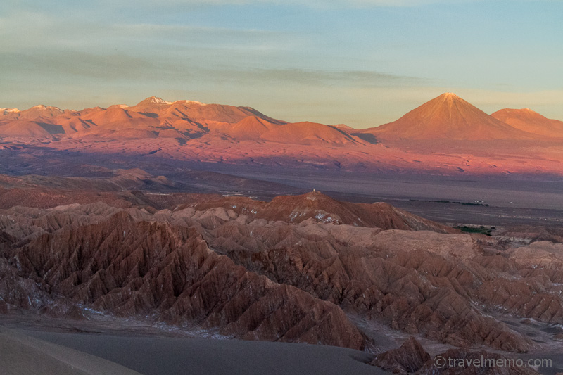 Death Valley mit dem Licancabur Vulkan