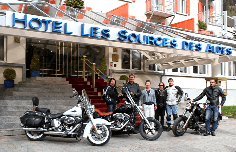 Ankunft im Hotel Les Sources des Alpes Harley-Davidson Route-du-Bonheur