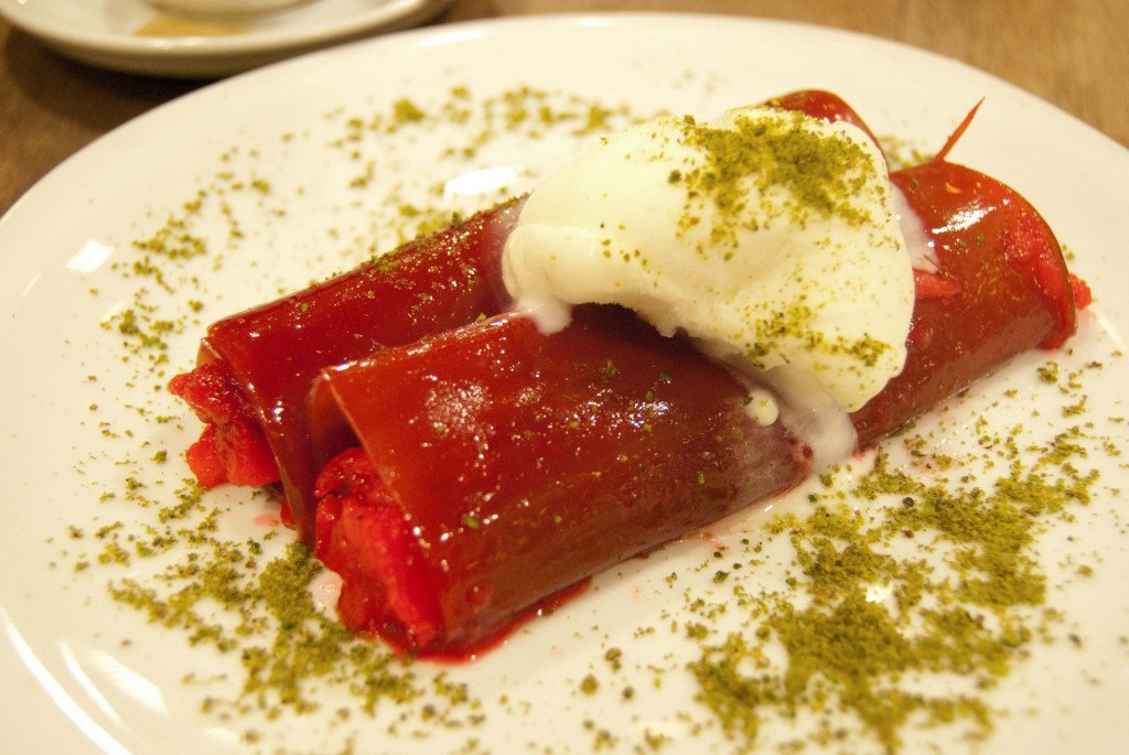 Türkisches Dessert aus Quitten mit Vanille Glacé