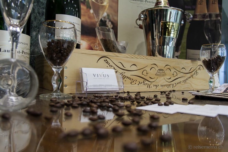 VIVUS Restaurant Dekoration in der Hotellobby des Steigenberger Zürich