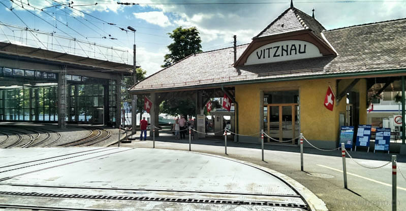 Anlegestelle in Vitznau und Zugang zur Zahnradbahn