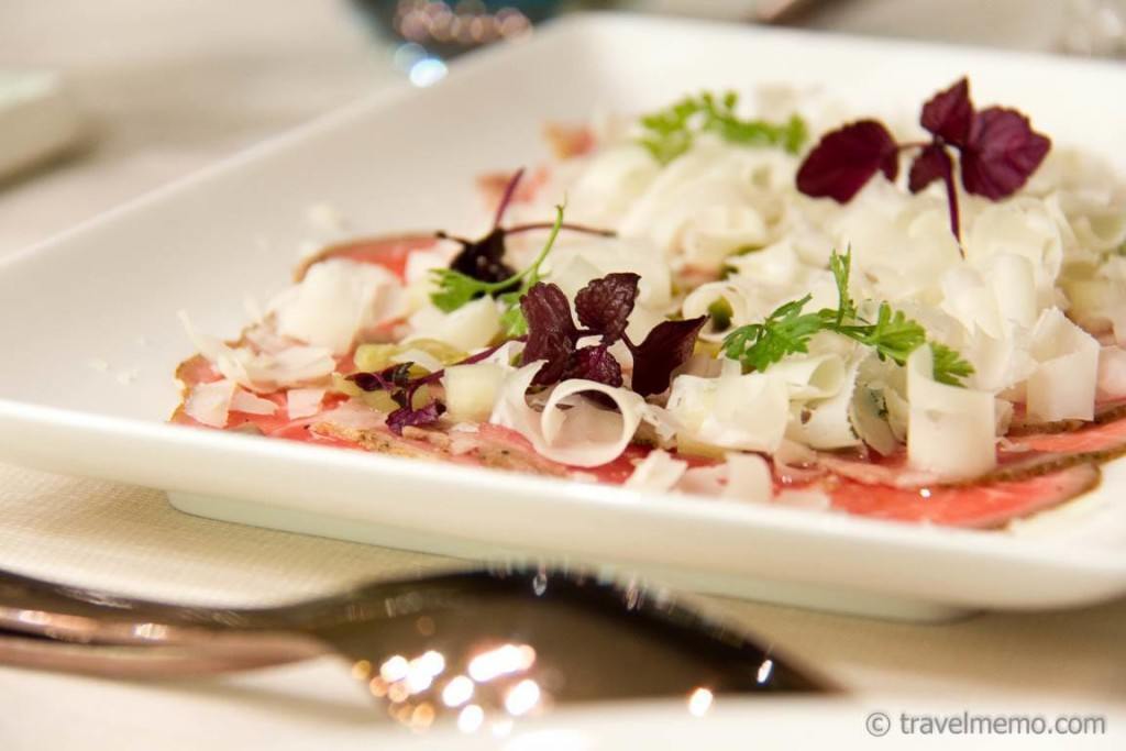 Alpin, hip und stylish im "W" Hotel Verbier 20 W Hotel Carpaccio Arola Restaurant 1 bei Reisememo