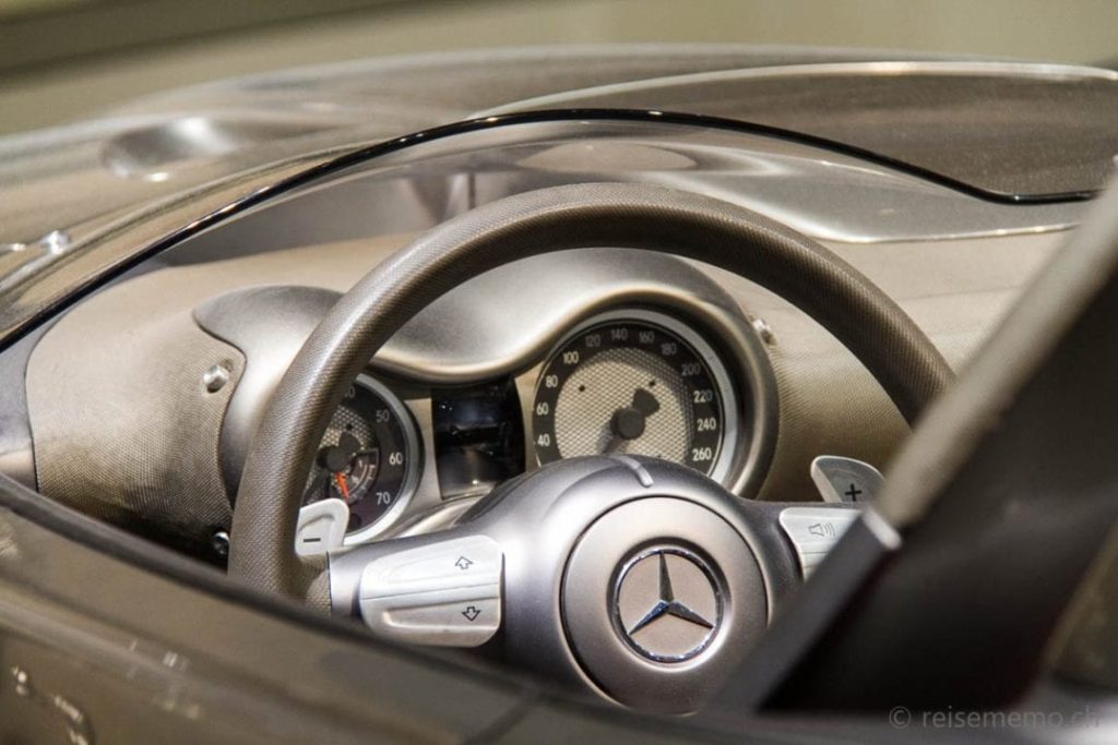 Cockpit Mercedes Benz F400 Carving bei Reisememo