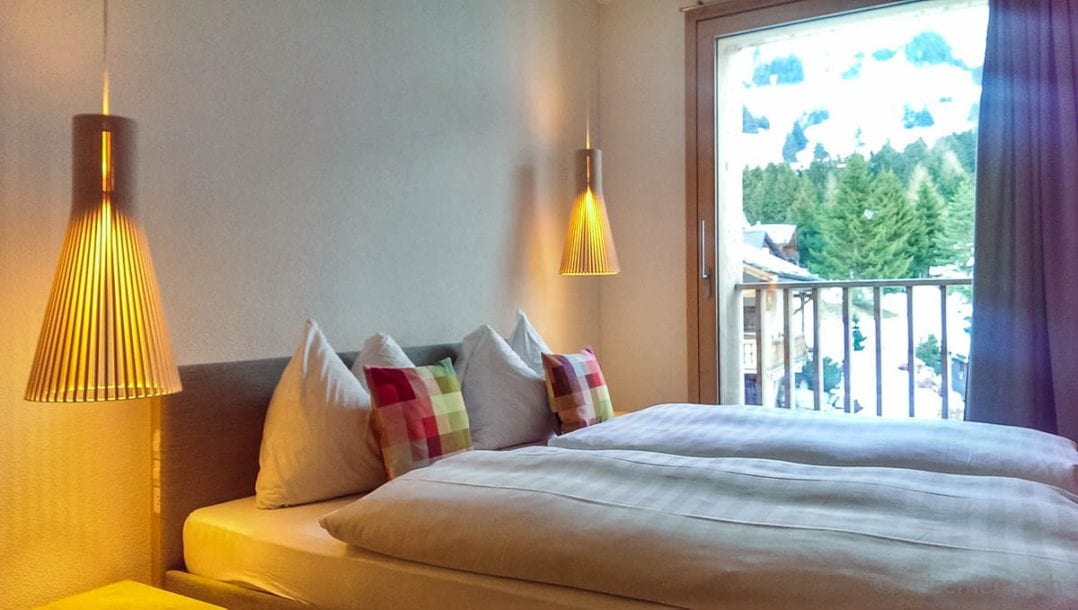 Geräumiges Doppelzimmer mit Aussicht im Bestzeit Hotel Parpan