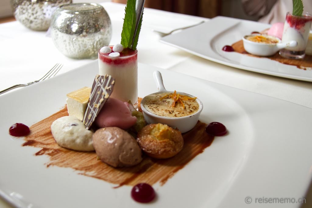 Dessertteller mit Mousses und gebrannter Crà¨me