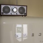 Kühlschrank und Radio bei den Zimmern