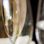 Prosecco-Glas in andern Gläsern