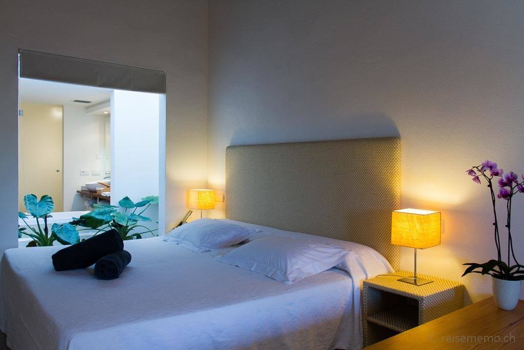 Finca Son Penya Suite Bett bei Reisememo