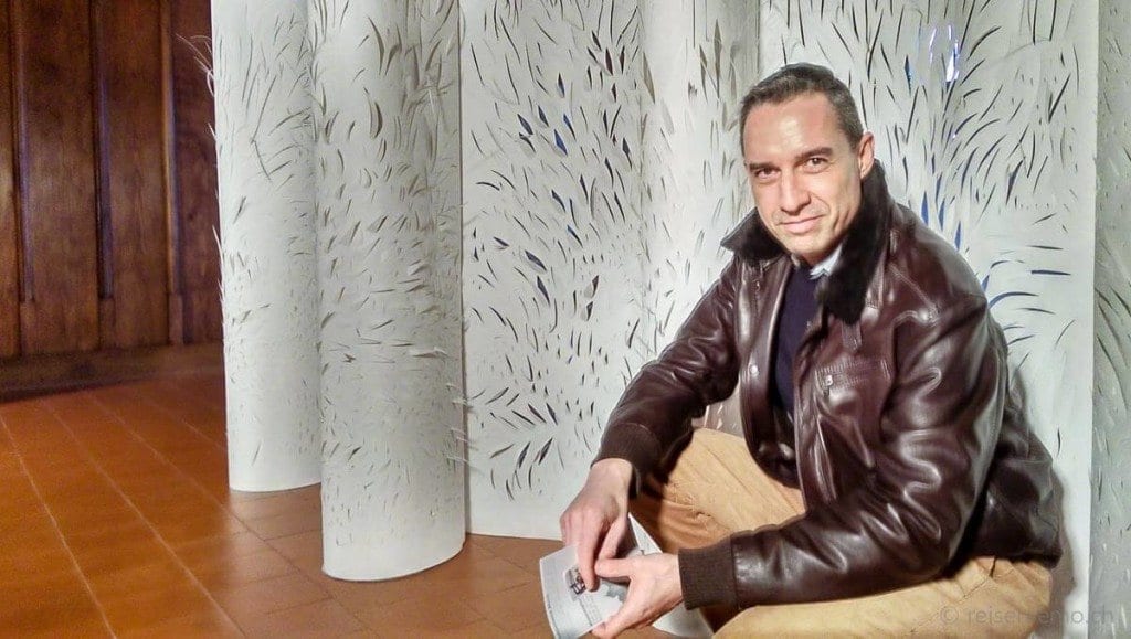 Walter Schärer in der Scherenschnittausstellung im Landesmuseum Zürich
