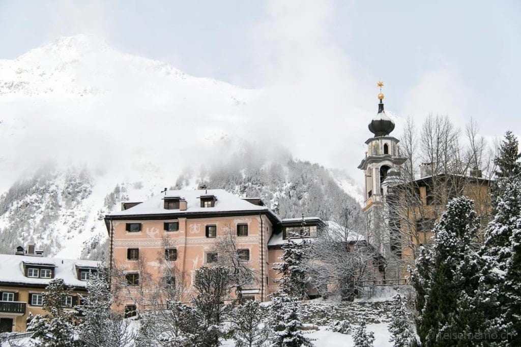 Bündner Dorf im Winterzauber