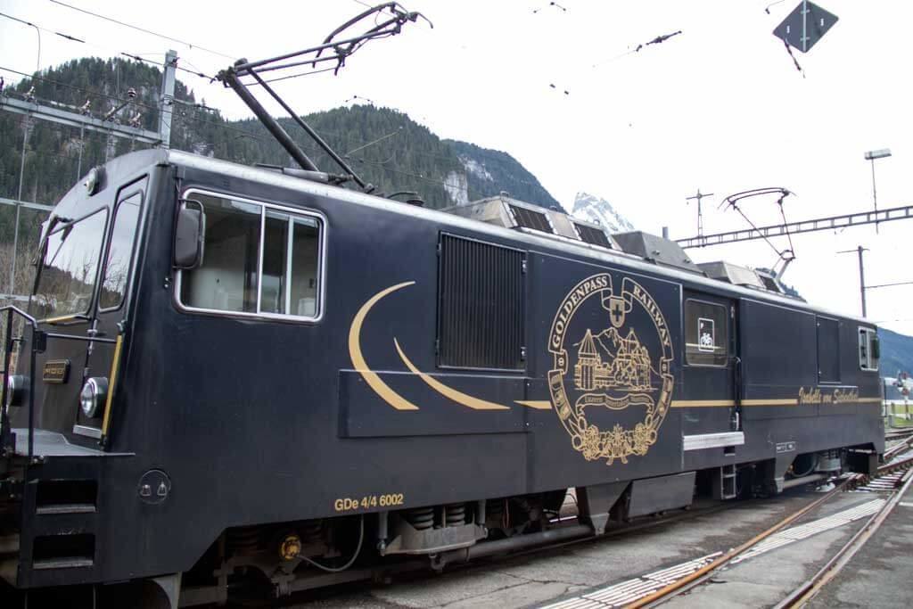 Goldenpass Lokomotive bei Reisememo
