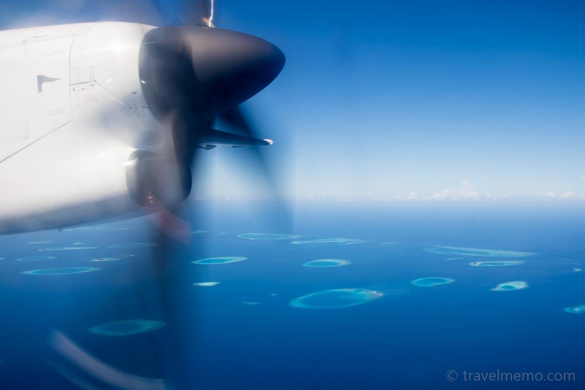 Flug über die Malediveninseln