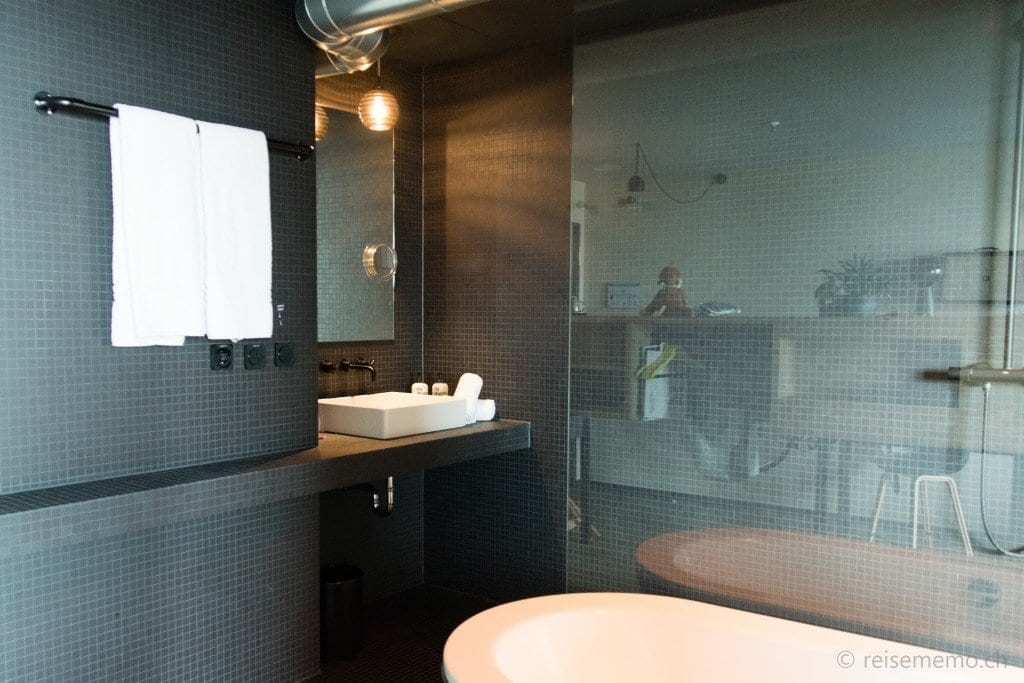 25hours Hotel Bikini Berlin - hip und urban 5 Badzimmer mit Badewanne