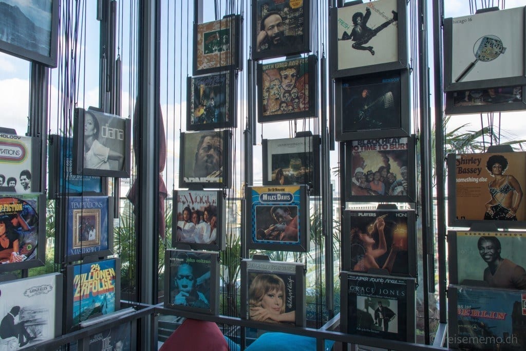 25hours Hotel Bikini Berlin - hip und urban 27 DJ Corner in der Monkey Bar