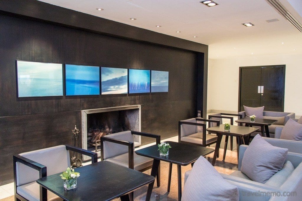 Almyra Hotel Paphos lobby fireplace bei Reisememo