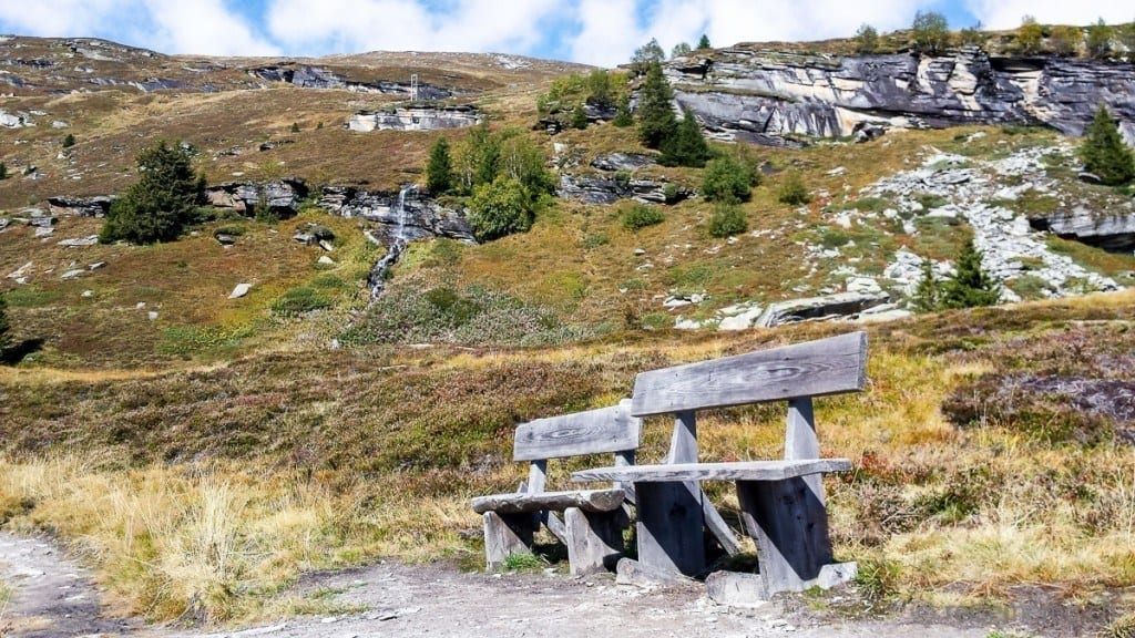 Sitzbänke auf dem Panoramaweg von Gadastatt bis Zervreila
