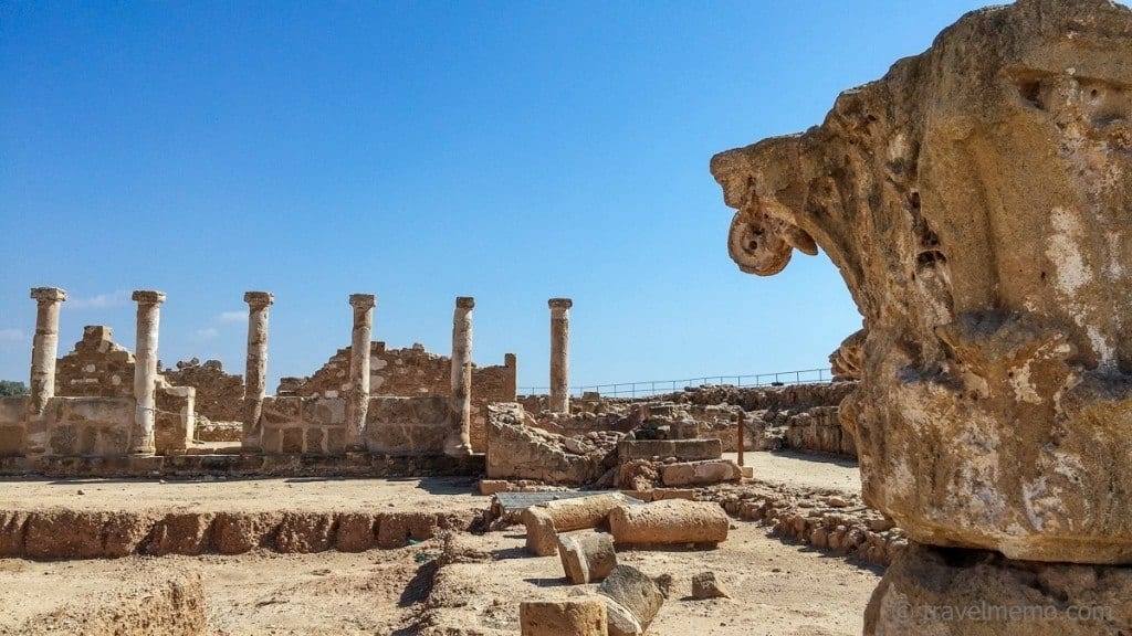 capital columns House Dionysos bei Reisememo