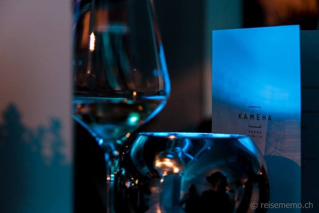 Kameha Grand Zuerich Kuechenparty Weisswein bei Reisememo