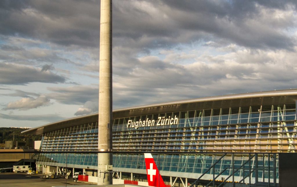 Fassade des Airside Center Flughafen Zürich