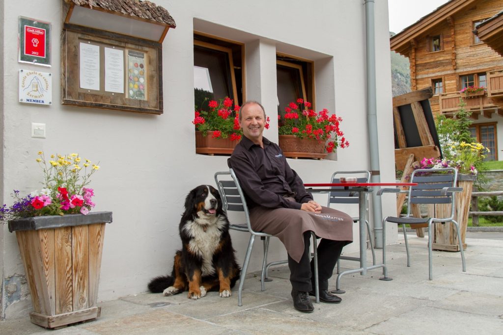 Rene Foster - Gastgeber im Sonnmatten Hotel und Restaurant in Zermatt-Winkelmatten