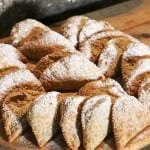 Brauchtum und Kulturgut im Sarntal 21 IMG 0330 Krapfen Ollerhond Selbergmochts Sarntal Suedtirol bei Reisememo