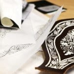 Die blauen Schürzen aus dem Sarntal 6 IMG 0406 Federkielstickerei Ulrich Thaler Sarnthein bei Reisememo