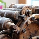 Die blauen Schürzen aus dem Sarntal 18 IMG 0489 Wolle Handweberei Unterweger Sarnthein bei Reisememo