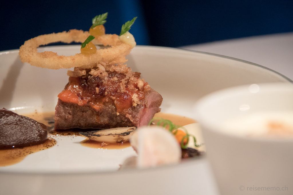 Bündner Lamm mit Zwiebel, Champignon und Sanddorn