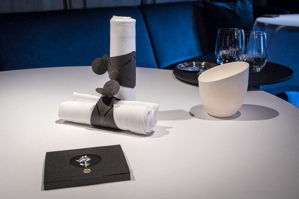 Tischgedeck im Restaurant Schloss Schauenstein