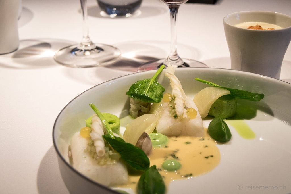 Zander mit Fenchel, Estragon und Spinat