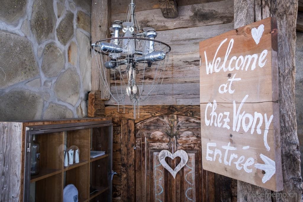 Chez Vrony Findeln Zermatt Eingang bei Reisememo