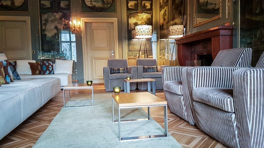 Elegante Lounge im 1. Stock