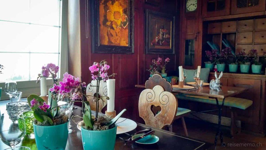 The Living Circle - die Schweizer Boutique Hospitality Marke 9 Restaurant Buech Wandgemaelde Herrliberg bei Reisememo