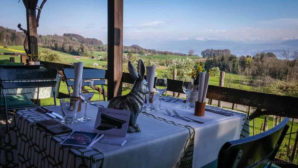 The Living Circle - die Schweizer Boutique Hospitality Marke 13 Restaurantterrasse Buech Herrliberg bei Reisememo