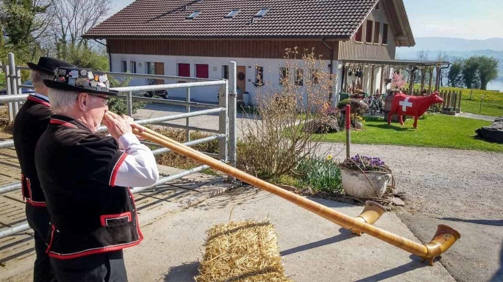 The Living Circle - die Schweizer Boutique Hospitality Marke 16 Schlattgut Herrliberg Alphorn bei Reisememo