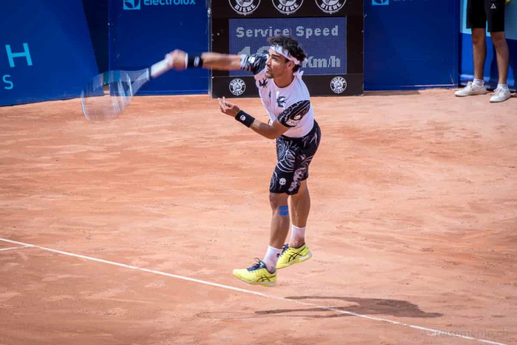 Aufschlag Fabio Fognini Swiss Tennis Open Gstaad bei Reisememo
