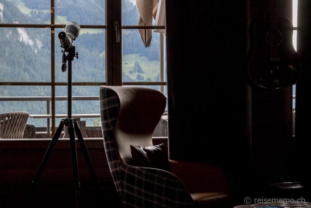 HUUS Hotel Gstaad Lounge Sessel bei Reisememo