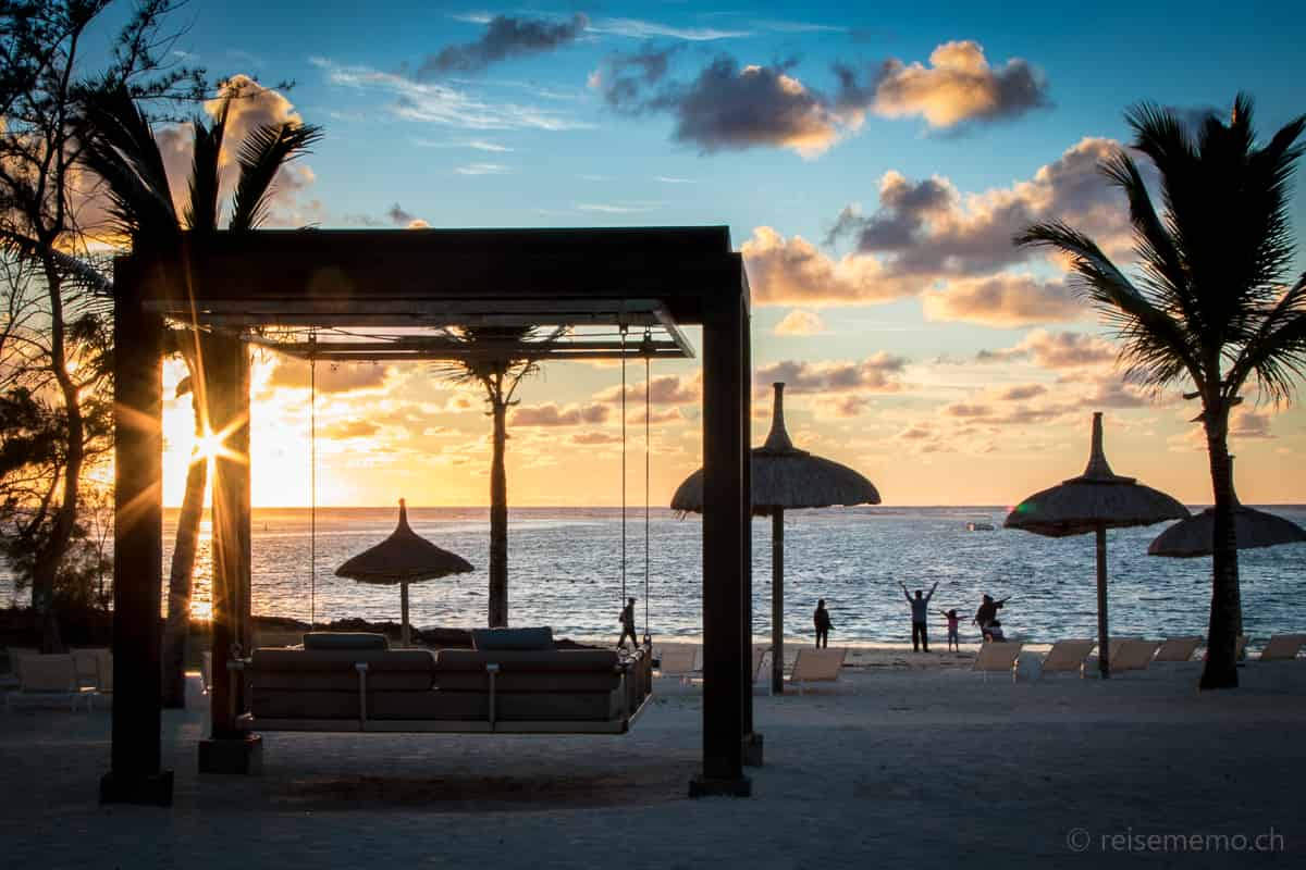 Sonnenaufgang am Strand von Long Beach in Mauritius