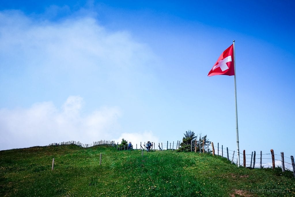 Wanderung Rigi Schweizer Fahne bei Reisememo