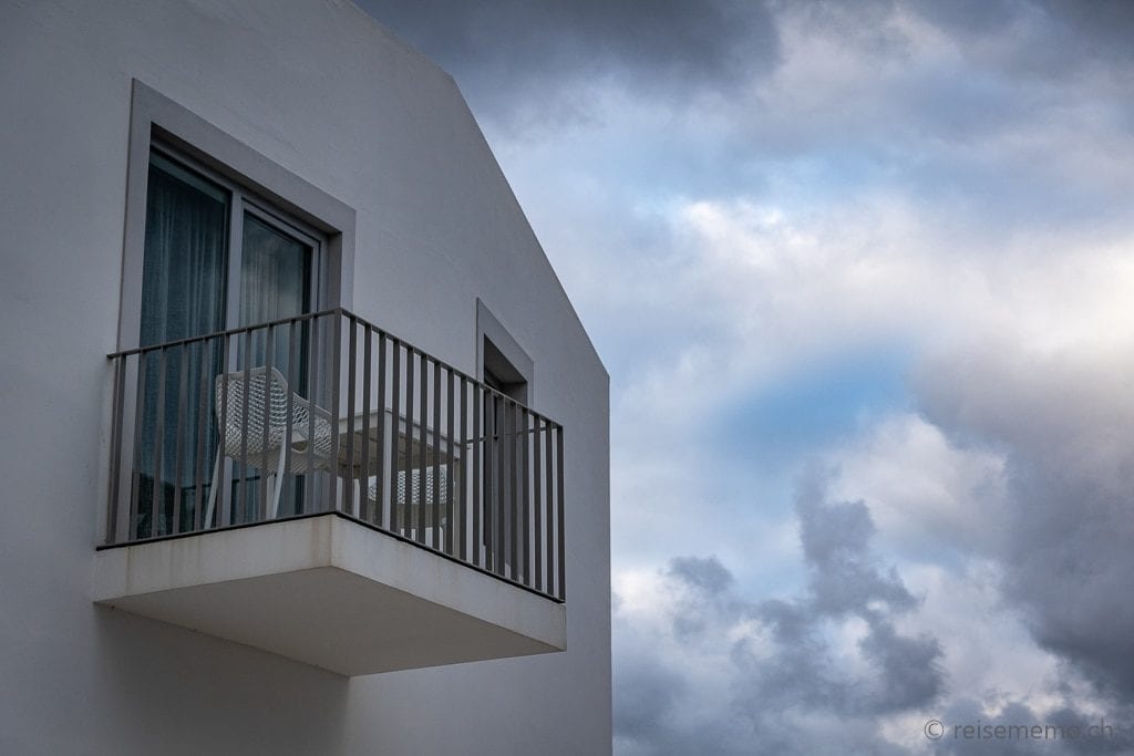 White Exclusive Suites Villas Balkon bei Reisememo