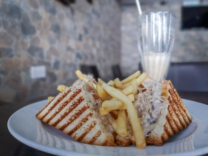 Tuna-Sandwich im Nizwa Fort Coffee Shop